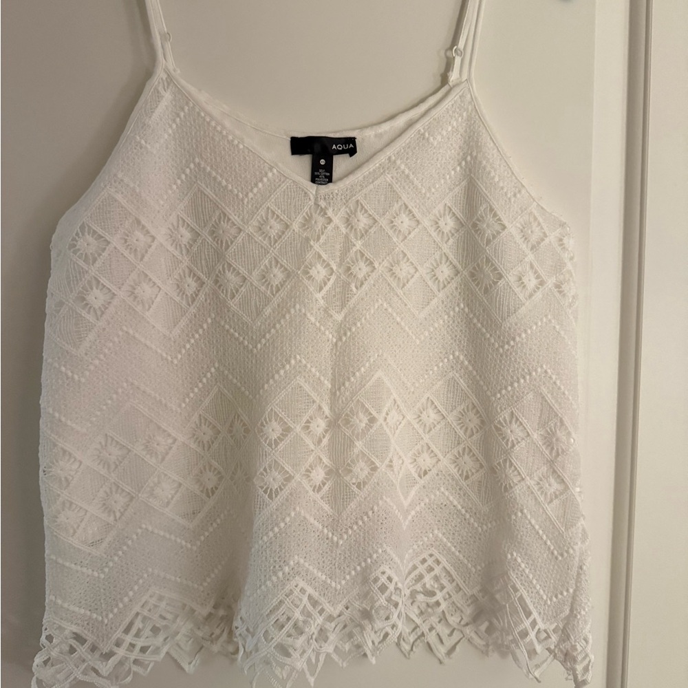 Beautiful Bloomingdales Aqua Label White Textured Camisole in XS! Like New!